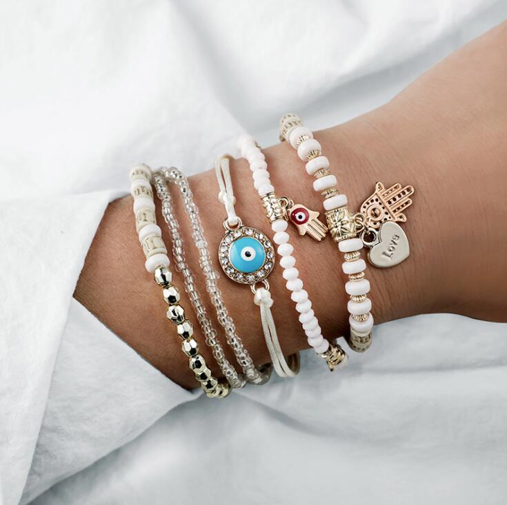 Conjunto de pulseras femeninas Theresa™ de Rose & Oliver, con diseño elegante y detalles sofisticados.