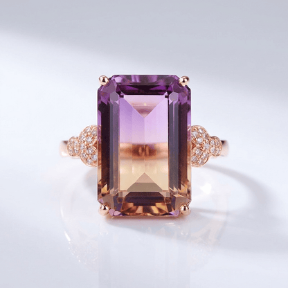 Anel Rose Gold Ametrine Rose & Oliver com pedra ametista amarela e detalhes delicados em ouro rosé.