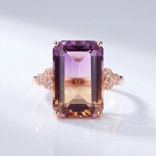 Anel Rose Gold Ametrine Rose & Oliver com pedra ametista amarela e detalhes delicados em ouro rosé.