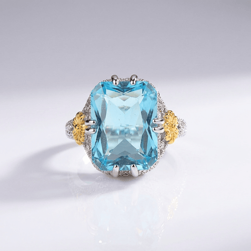 Anillo vintage con aguamarina dorada de Rose & Oliver, detalle elegante y piedra azul en plata envejecida.