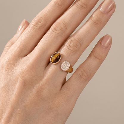 Anel ajustável com quartzo fumê dourado da Rose & Oliver, destacando a pedra preciosa e o design elegante em prata.