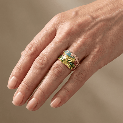 Anillo Rose Gold Timeless Ornate de Rose & Oliver con detalles elaborados en oro rosado y acabado delicado.
