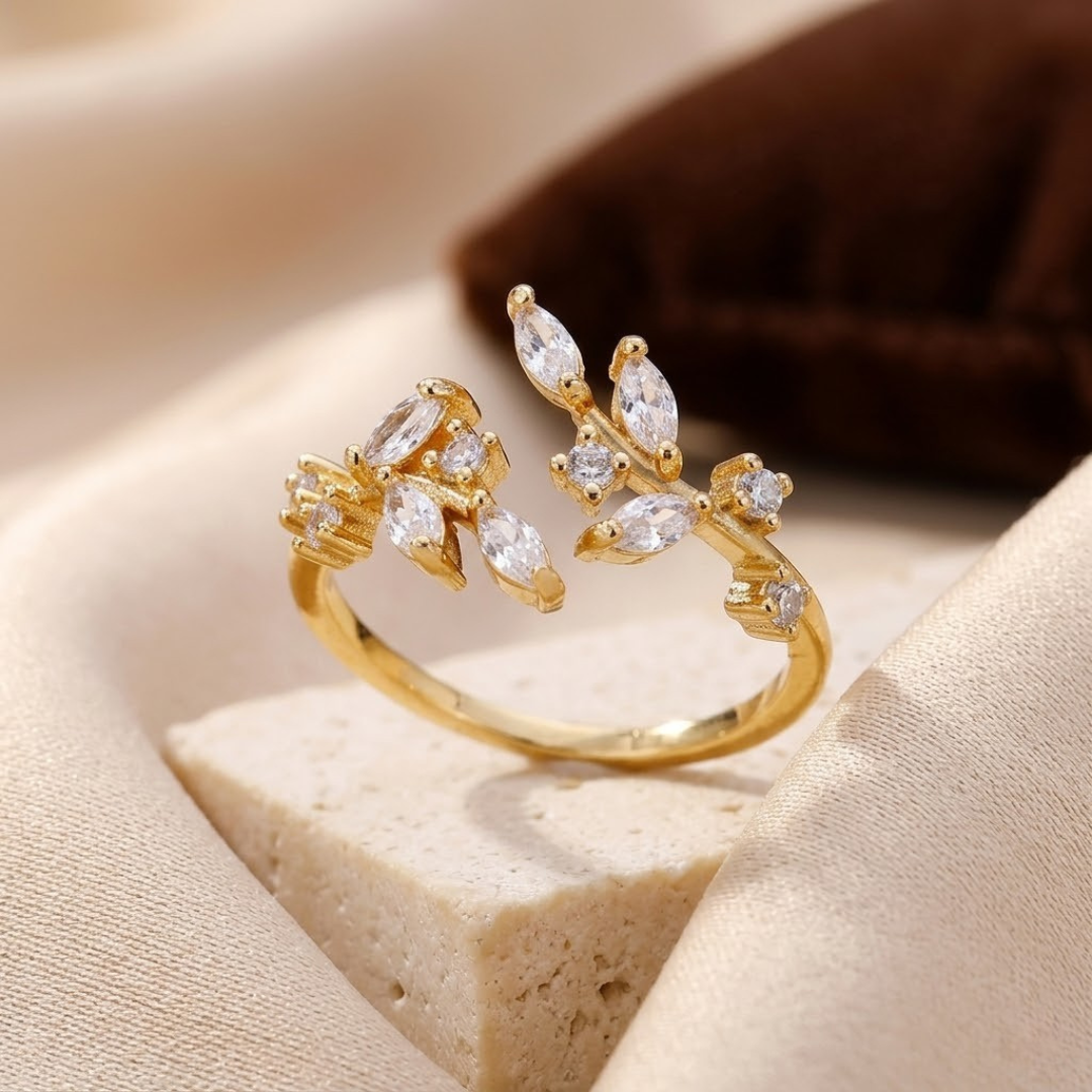 Anel aberto de folha dourada da Rose & Oliver, com design delicado de folhas abertas em ouro.