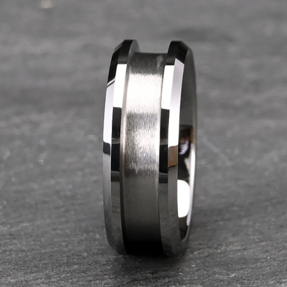 Anillo Steel Titan de Rose & Oliver en acero, con acabado robusto y diseño moderno, ideal para uso diario y ocasiones especiales.