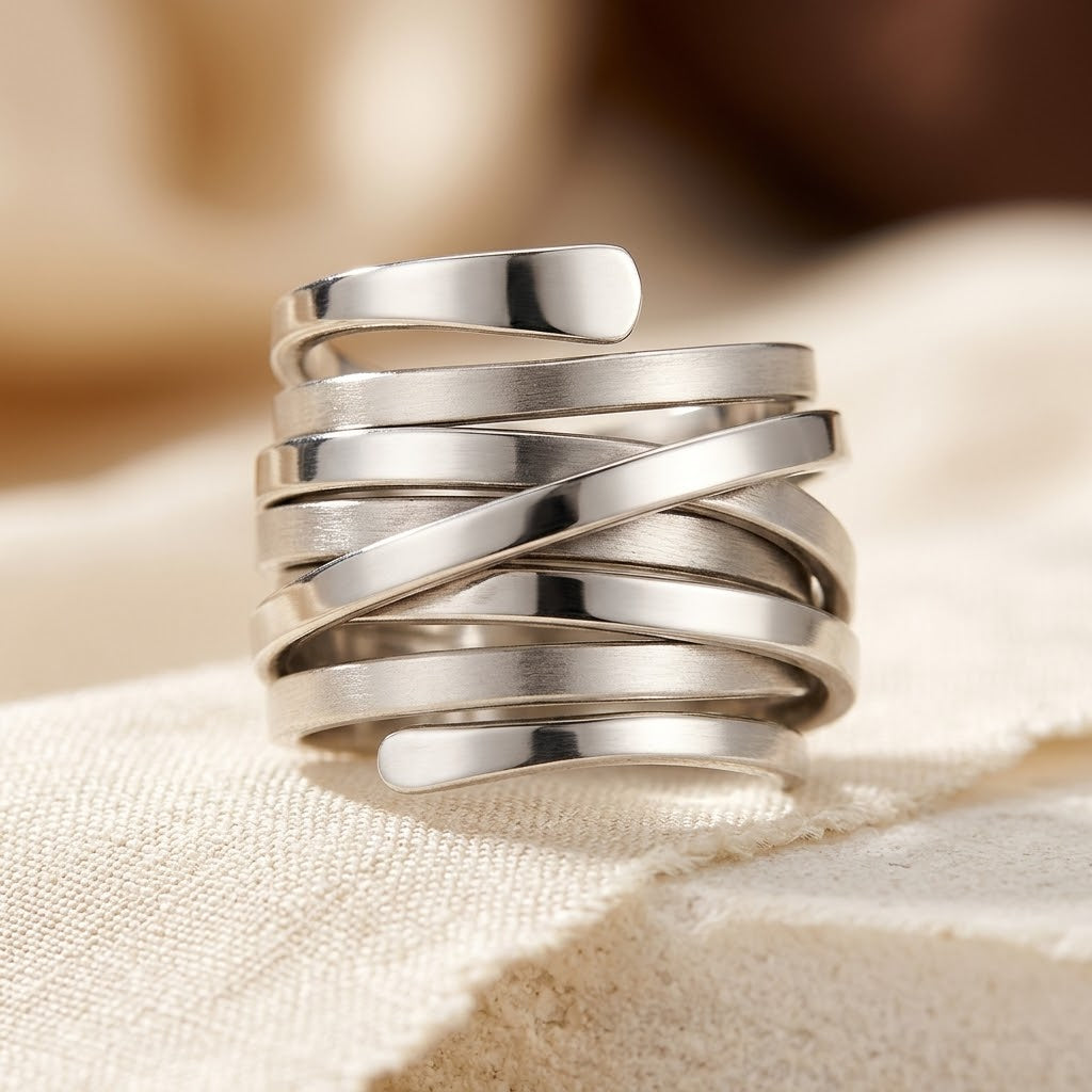 Anel de prata multi banda wrap da Rose & Oliver, com design delicado e detalhes entrelaçados, ideal para uso diário.