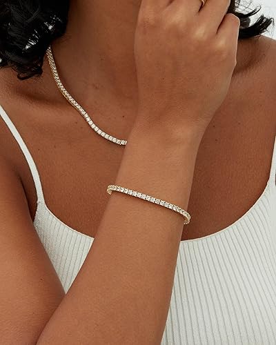 Pulsera de tenis dorada Rose & Oliver con detalles brillantes y acabado en oro, ideal para accesorios elegantes.