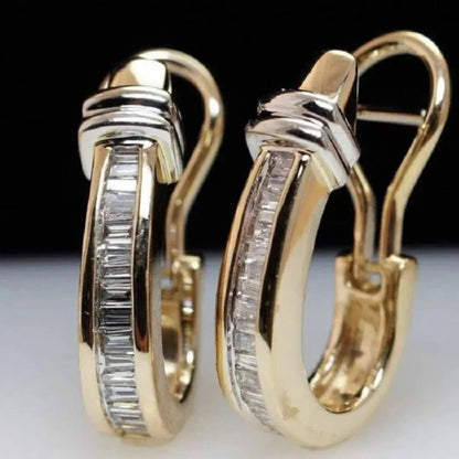 Aretes vintage dorados con diamantes de Rose & Oliver, detalles elegantes en diseño clásico.