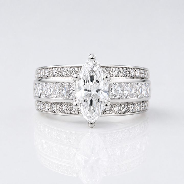 Anel largo de banda com cristal marquise dourado da Rose & Oliver, detalhe elegante e sofisticado em ouro.