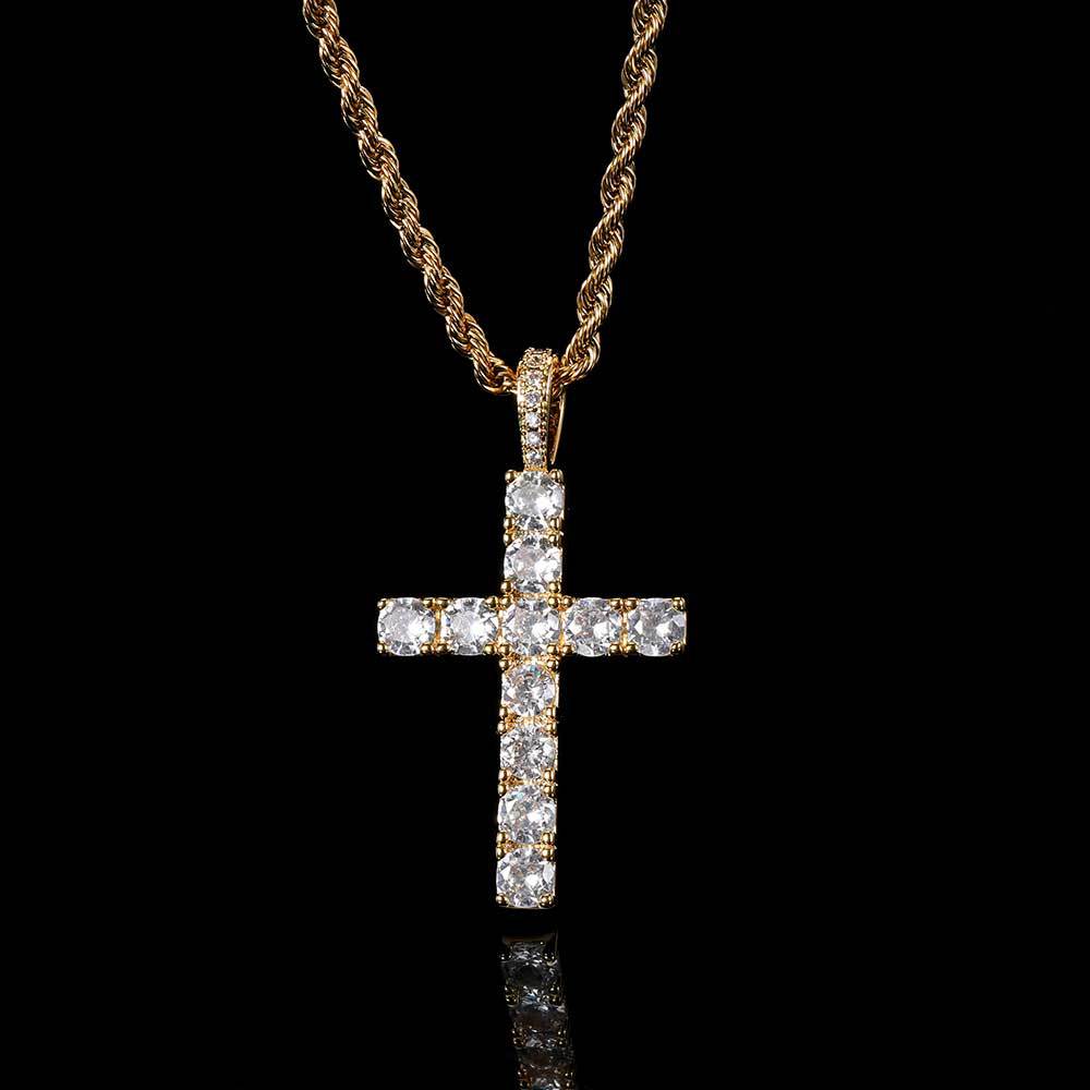 Collar Faith™ con cruz de moissanita dorada, joyería delicada de la marca Rose & Oliver, con detalles brillantes y acabado elegante