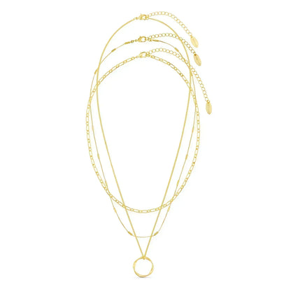 Halskette Circa™ Rose & Oliver mit offenen goldenen Kreisen in drei Reihen, im eleganten und zeitgemäßen Stil.