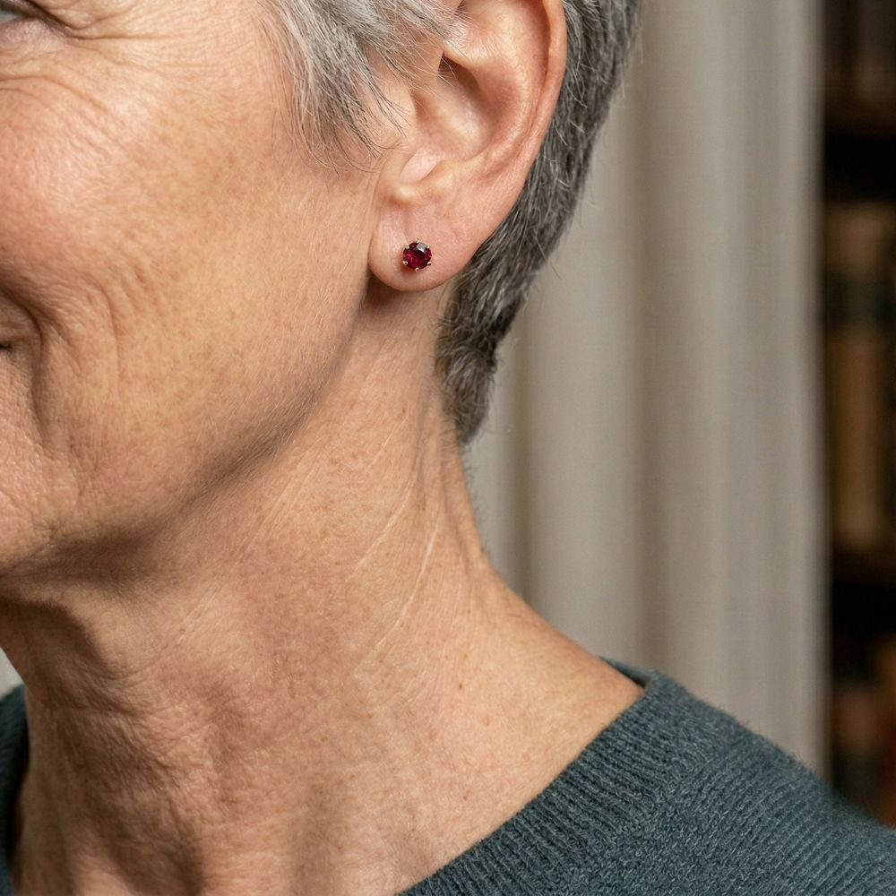 Aretes de aro redondos de rubí de la marca Rose & Oliver, joyas delicadas de aretes para oreja con piedras preciosas.