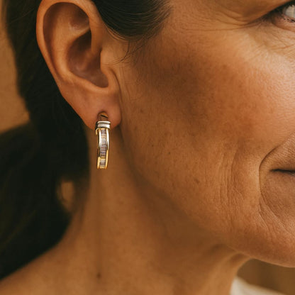 Aretes vintage de oro y diamantes de Rose & Oliver, con detalles elegantes y acabado clásico.