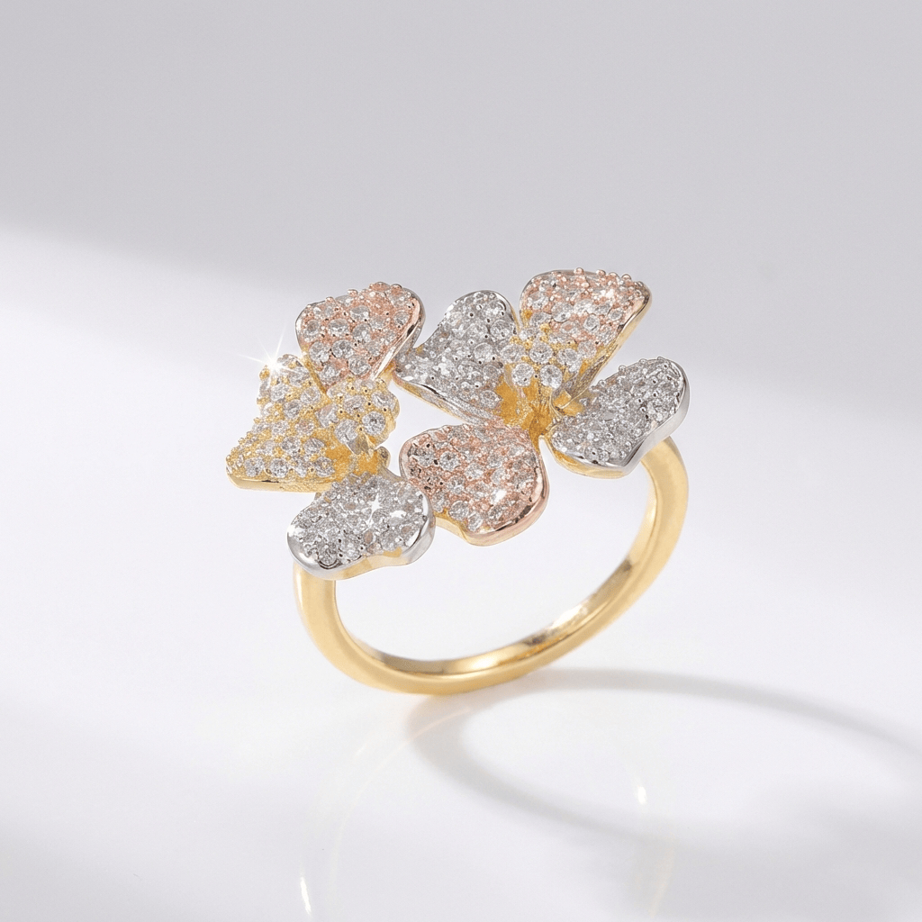 Anel de ouro Rose & Oliver com três borboletas de cristal, delicado e elegante, visualizado de cima com detalhes brilhantes.